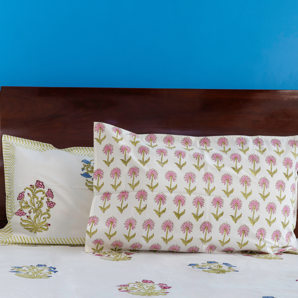 Blush Bouquet Cotton Bedsheet (Pink)